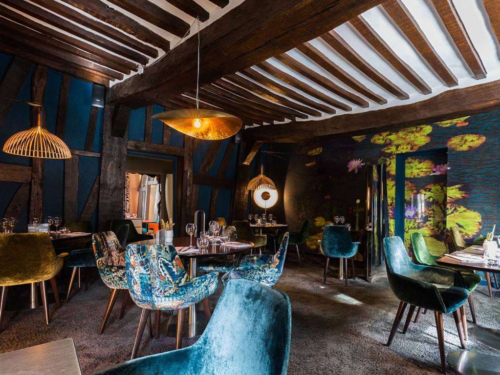 Restaurant français contemporain moderne avec présentation créative de galettes